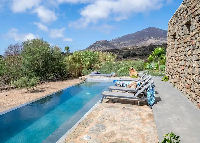 Villa Dammusi Itaca Scauri (Sicily)